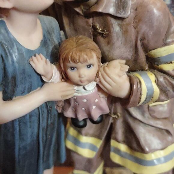 Vintage 1998 Vanmark Red Hats of Courage firefighter rescuing girl's doll‎ - Picture 5 of 7